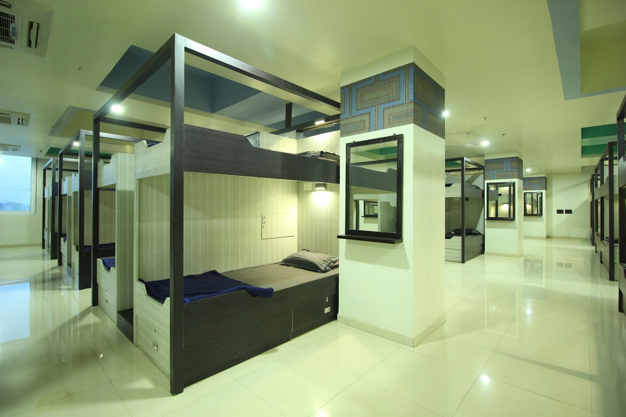 Jackpot Room In & Out Dormitory Ахмедабад Экстерьер фото