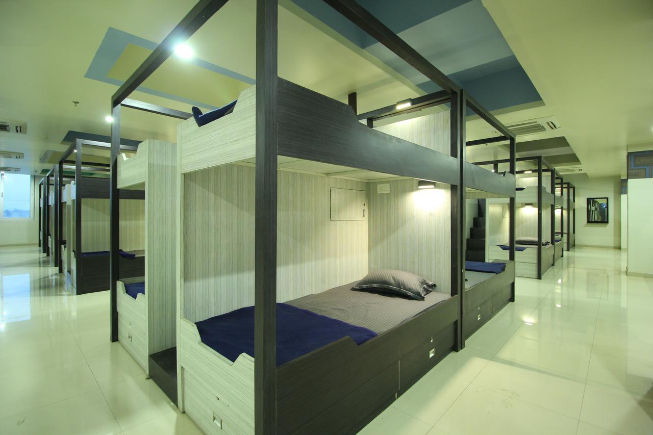 Jackpot Room In & Out Dormitory Ахмедабад Экстерьер фото