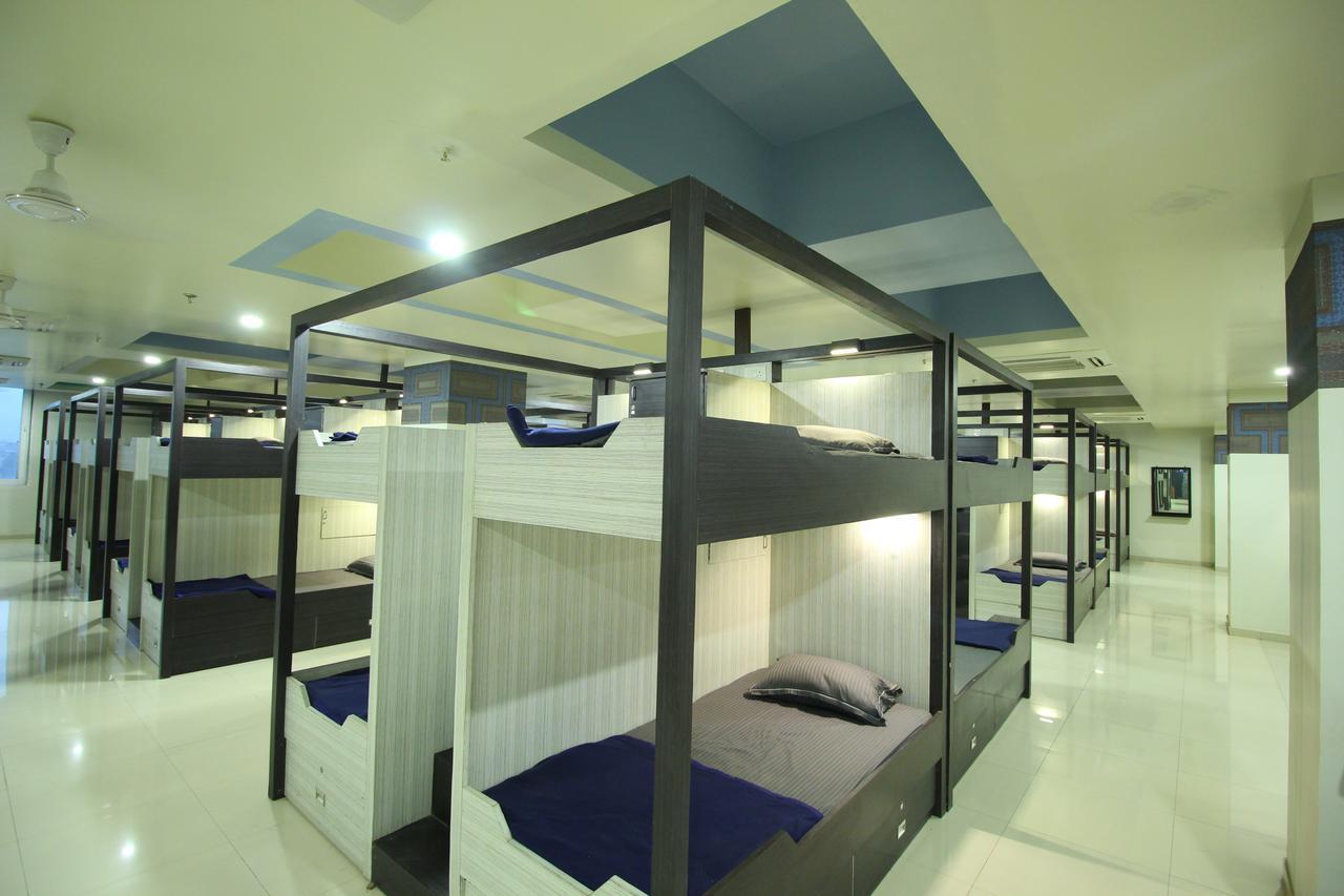 Jackpot Room In & Out Dormitory Ахмедабад Экстерьер фото