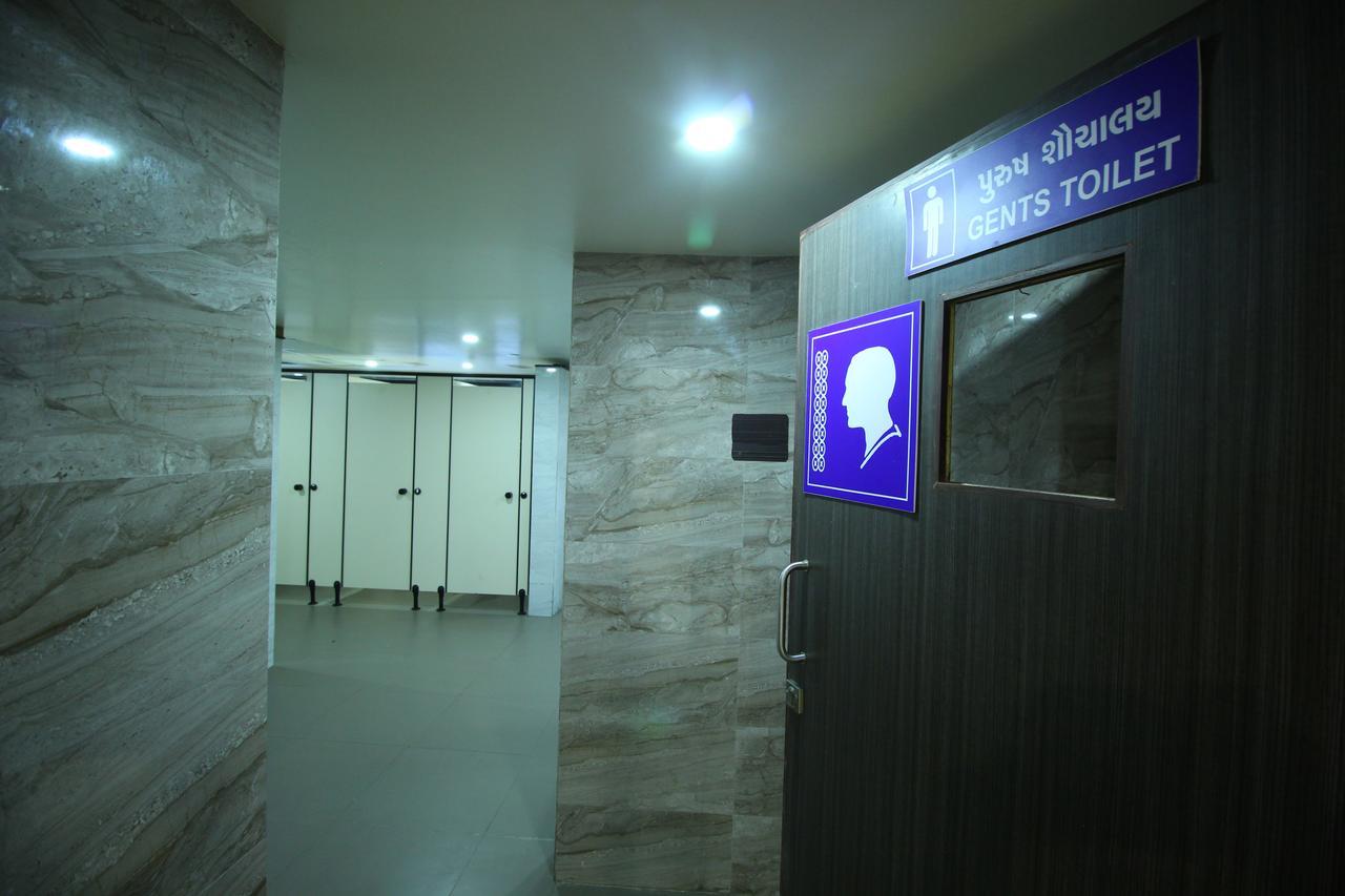 Jackpot Room In & Out Dormitory Ахмедабад Экстерьер фото