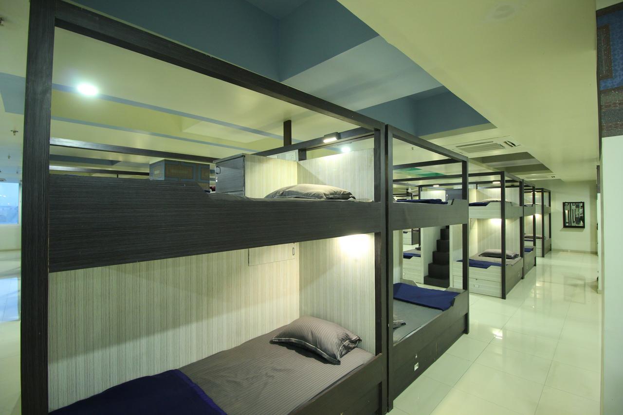 Jackpot Room In & Out Dormitory Ахмедабад Экстерьер фото